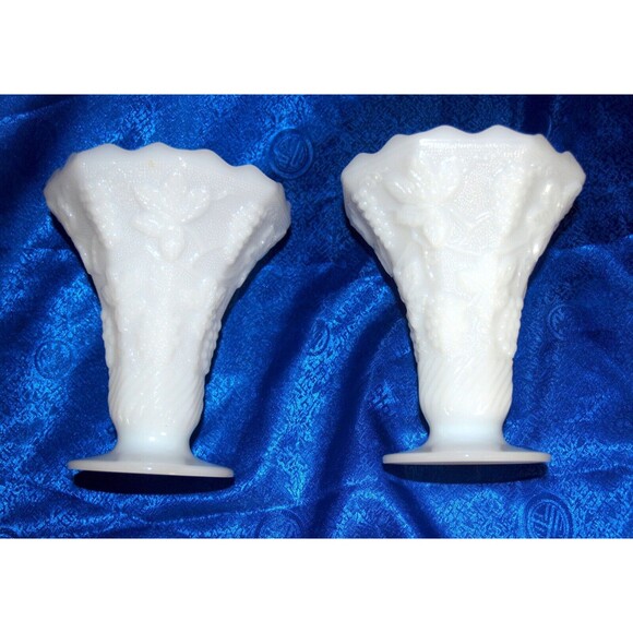 Set Vintage Milk Glass 6" Footed Bowl Flared Vase Grape Pattern Anchor Hocking - Picture 3 of 3
